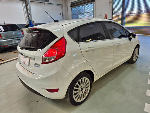 Ford Fiesta Kinetic 1.6 Sedan Titanium Powershift Ugarcia