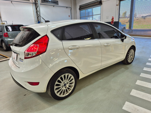 Ford Fiesta Kinetic 1.6 Sedan Titanium Powershift Ugarcia