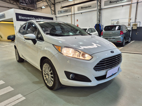 Ford Fiesta Kinetic 1.6 Sedan Titanium Powershift Ugarcia