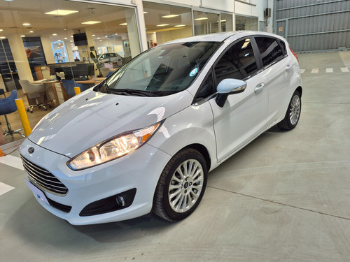 D_687364-MLA87915546524_072025-O-5 Ford Fiesta Kinetic 1.6 Sedan Titanium Powershift Ugarcia