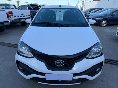 Toyota Etios 1.5 Sedan Xls Semini Lucas