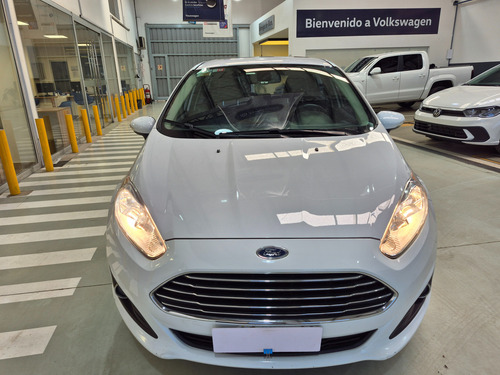 Ford Fiesta Kinetic 1.6 Sedan Titanium Powershift Ugarcia