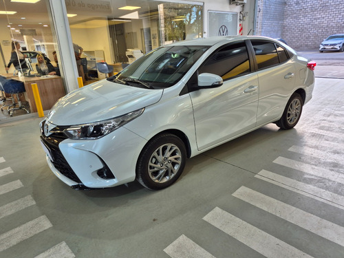 D_812063-MLA92051476407_092025-O Toyota Yaris 1.5 107cv Xls Cvt Sedan Ugarcia