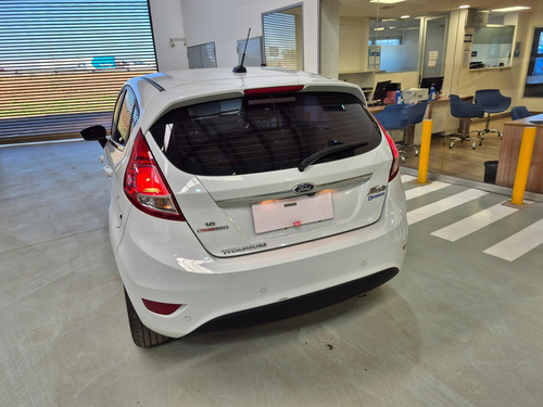 Ford Fiesta Kinetic 1.6 Sedan Titanium Powershift Ugarcia