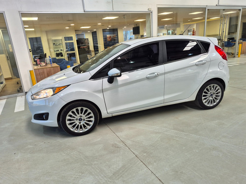 Ford Fiesta Kinetic 1.6 Sedan Titanium Powershift Ugarcia
