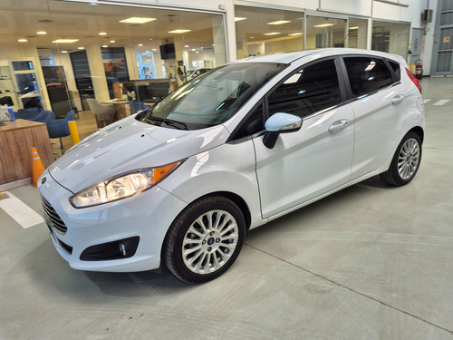 Ford Fiesta Kinetic 1.6 Sedan Titanium Powershift Ugarcia