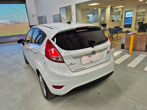 Ford Fiesta Kinetic 1.6 Sedan Titanium Powershift Ugarcia