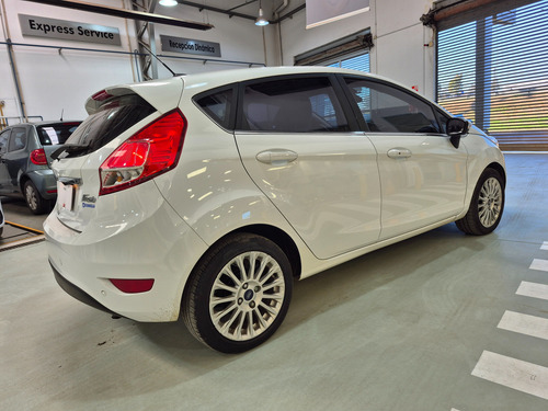 Ford Fiesta Kinetic 1.6 Sedan Titanium Powershift Ugarcia