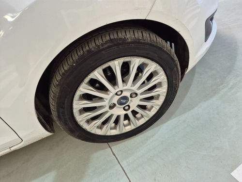 Ford Fiesta Kinetic 1.6 Sedan Titanium Powershift Ugarcia