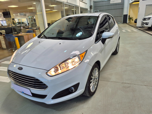 Ford Fiesta Kinetic 1.6 Sedan Titanium Powershift Ugarcia